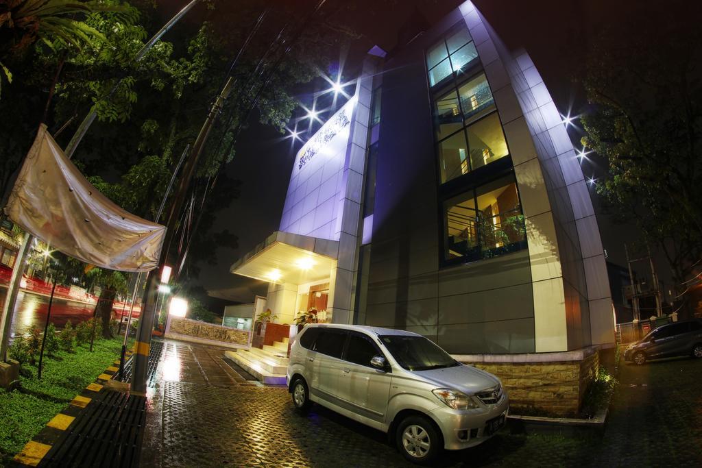 Sutan Raja Guest House Bandung Exterior foto